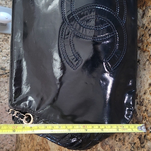 Chanel black patent rock & chain. Authentic. In excellent condition. - Picture 9 of 11